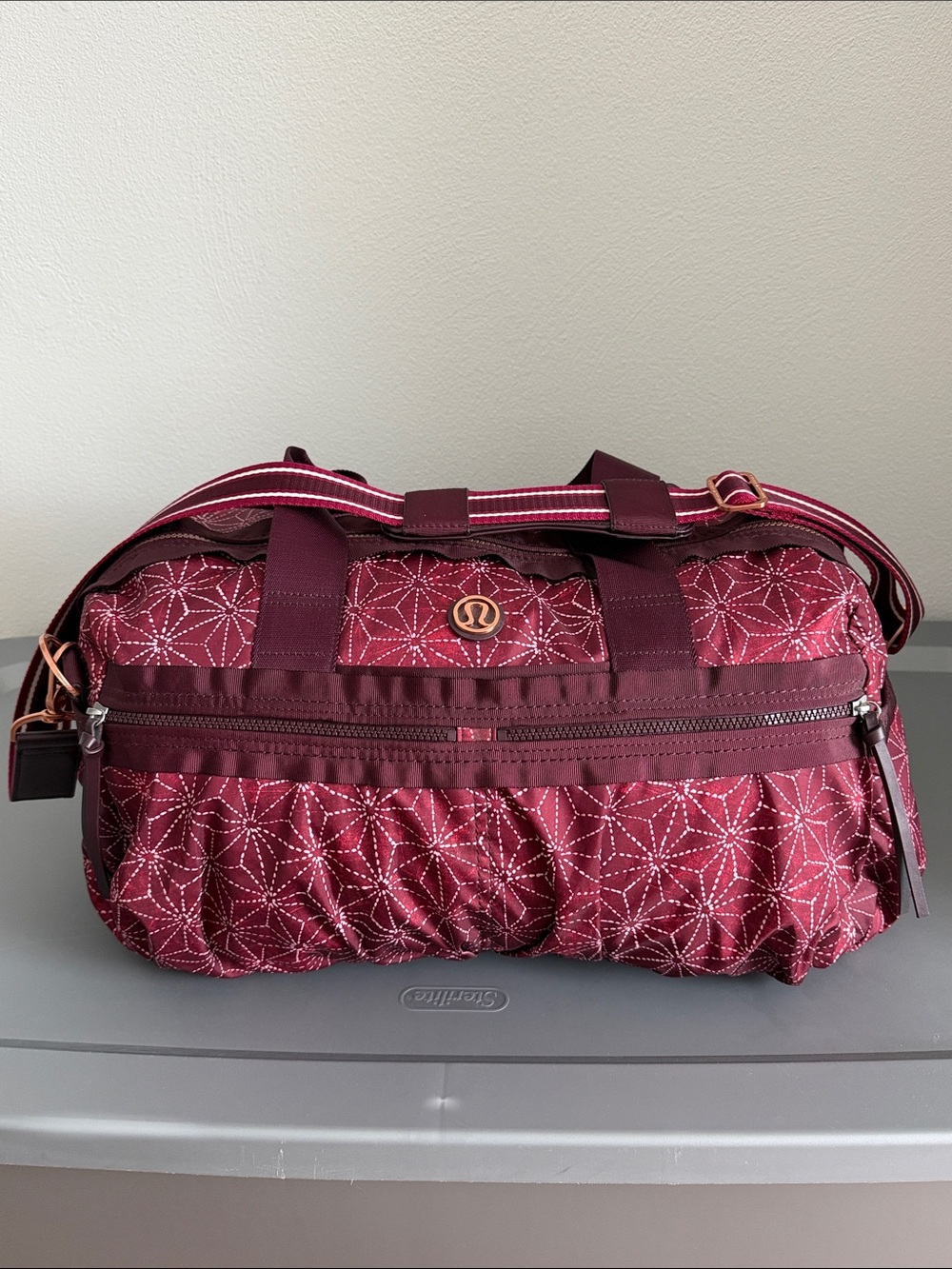 Lululemon Gym To Win Duffel in Exploded Sachico Star Bordeaux